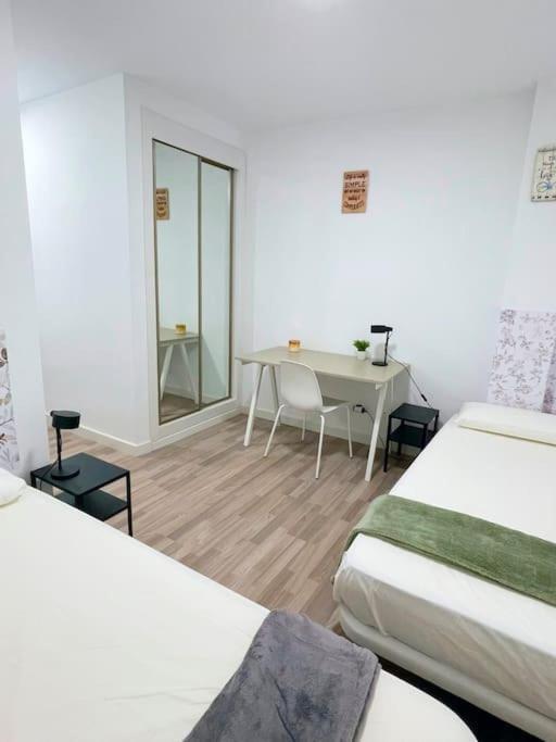 Modern Apartment In Malaga - Rosas Bagian luar foto