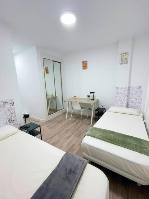 Modern Apartment In Malaga - Rosas Bagian luar foto